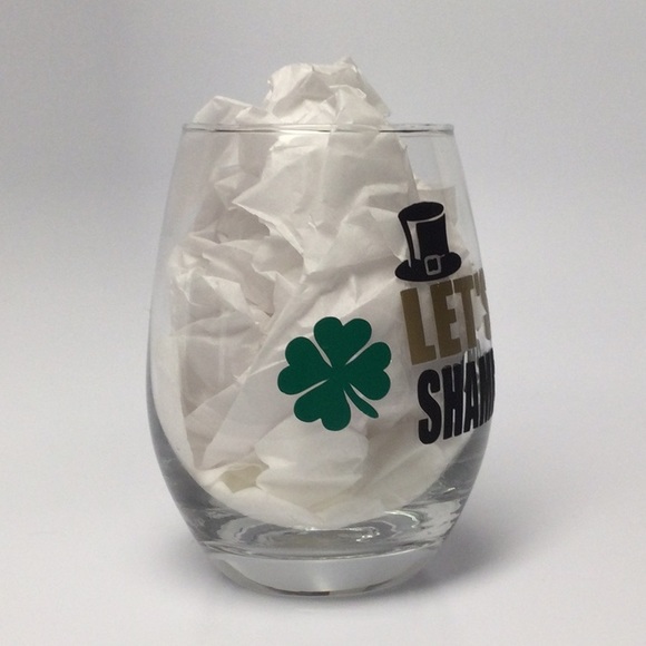 st patricks day wine glass centerpiece